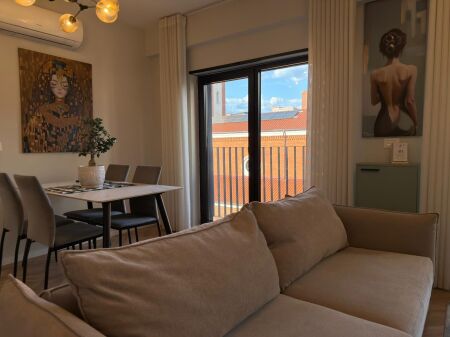Shitet apartament 1+1 tek Rruga e Kavajes , prane Kishes Katolike , 21 Dhjetori .