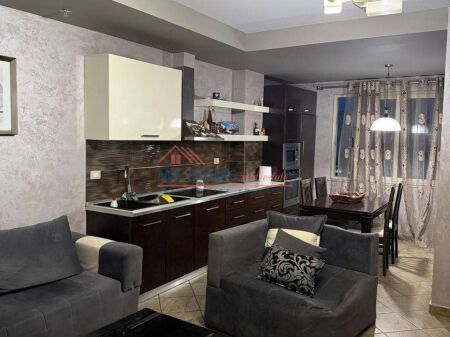 Appartamento 2+1 in affitto vicino a Square 21 a Tirana
