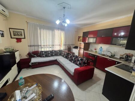 Vendesi appartamento 1+1 +veranda a Yzberisht