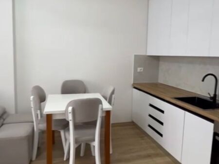 Jepet me qira apartament 1+1 te Ish-Stacioni i Trenit!