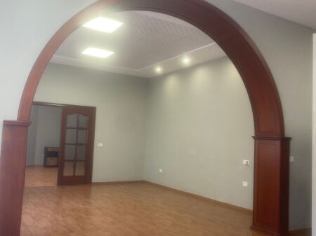 Office for rent in Bllok !