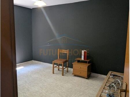 Shitet, Apartament 1+1, Ali Demi, Tiranë.
