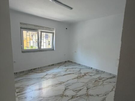 Locale Ufficio in Affitto – 21 Dhjetori, Mozaiku