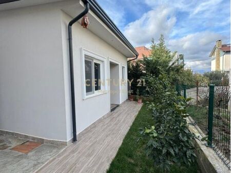 One-story villa for rent on the street of villas near TEG