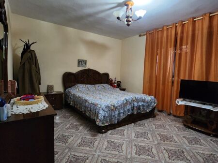 Shitet apartament 2+1 prane Gjimnazit Partizani!