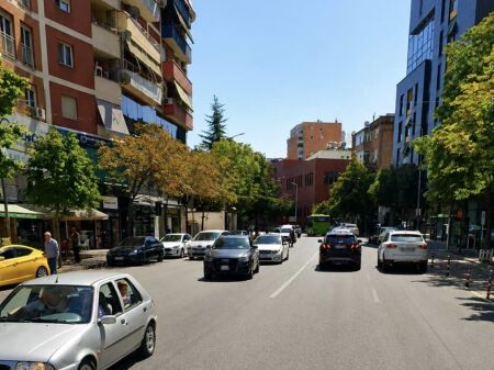 Villa su due piani in affitto in Via Elbasan, vicino a Down Town