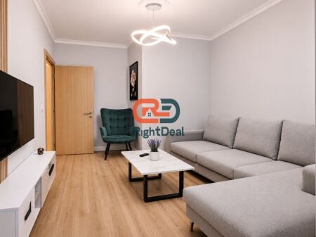 A Kodra E Diellit, Appartamento 1+1 Totalmente Investito In Vendita !!