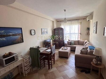 Appartamento in Affitto – Balcone con Vista Panoramica sulla Città | Posizione Eccellente a Tirana