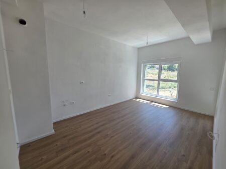 Appartamento 1+1 in Vendita in Via Ali Demi, Tirana
