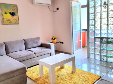 Via Elbasan, affittasi appartamento 2+1! 48.000 Leke