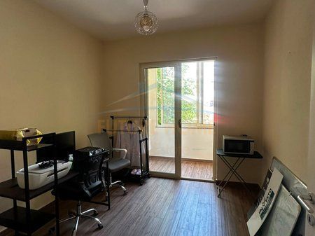 Qera, Ambient Biznesi, Muzeu i Dëshmorëve, Durrës