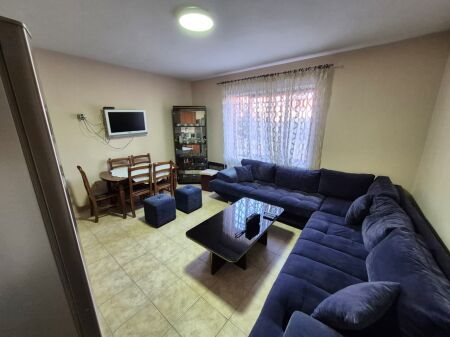 Jepet me qira apartament 1+1, ne Laprake , tek Blloku Gintash , perballe shkolles Aleks Buda.