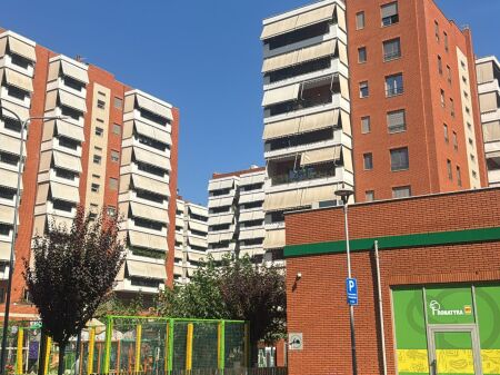 Dyqan me qira tek Kompleksi Delijorgji, kati 0