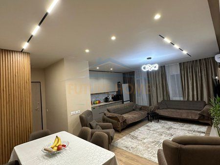 Shitet, Apartament 2+1+2, pranë Restorant Fresku , Fresk