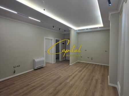 ZYRE ME QIRA 67 M2 KOMUNA E PARISIT 600 EURO