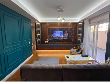 Appartamento 2+1 con super veranda in vendita a Yzberisht