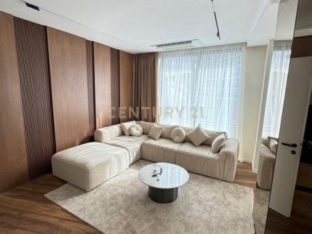 Appartamento con 3 camere da letto e posto auto in affitto con vista lago.