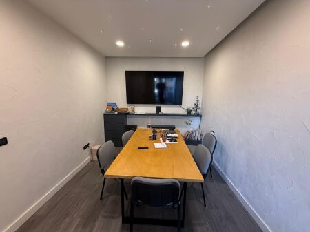 Apartment 2+1+2+2 balconies for rent for offices at Metropol Center, Myslym Shyri Street, Police Directorate.