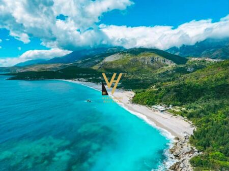 SHITET TRUALL 23.650 M2 NE LIVADH, HIMARE