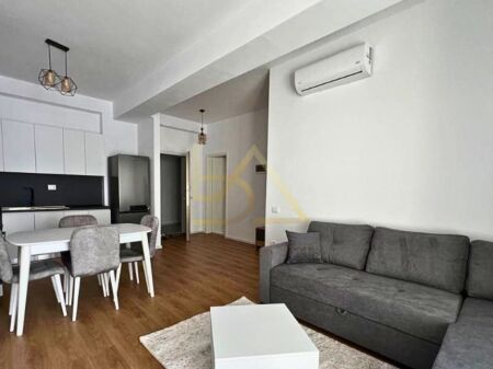Shitet apartament 1+1 tek Rezidenca Kaimi , Rruga Ali Demi !! i mobiluar !!1