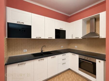 Appartamento 2+1+2 a Shkozë, Tirana