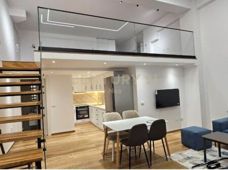 Duplex me qira – Kodra e Diellit, Rruga e Zallit