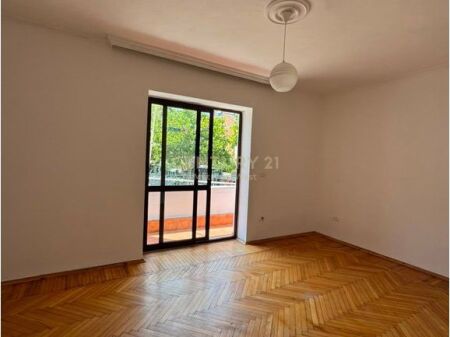 Ambient Zyrash për Qira në Myslym Shyr 800 € /Muaj