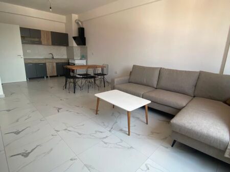 🏡 Appartamento 1+1 in affitto  📍 Astir, accanto a max mart   🏢 7° piano  🛋️ Completamente arredato  🛗 Con ascensore  ➡️ Con balcone  📐 Superficie: 72 m2   💰Prezzo: 40.000 Lek/mese  📩 Per maggiori informazioni o per una visita alla proprietà, contattare: