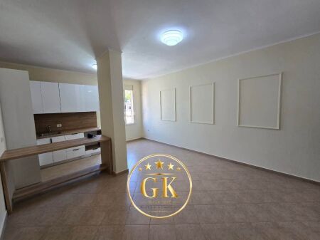 🏡 VENDESI 1+1+Balcone 📍Shkembi Kavajes, Vicino all'hotel Leonardo 📲