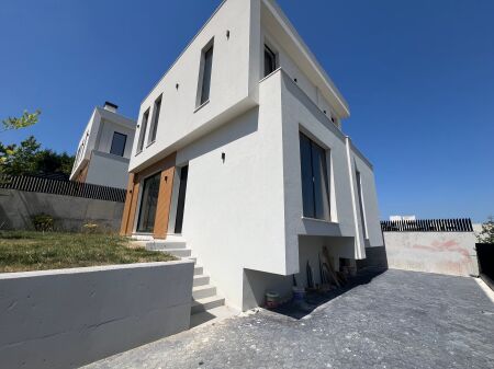 Villa for sale near the Dry Lake