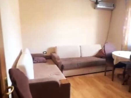 Prane Shkolles se Mesme “Andon Zako Cajupi”jepet me qera apartament 2+1,i mobiluar 50,000Leke    