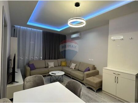 Jepet me Qera Apartament 1+1 tek Shkolla e Kuqe