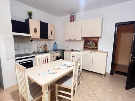 Apartament 2+1 per qera ne fresk prane restorant Fresk !