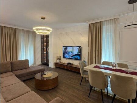 Apartment 3+1+2+2 Parking Spaces for rent at Foleja e Gjelber