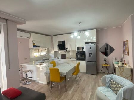 SHITET APARTAMENT 2+1+2+DEPO KOMUNA E PARISIT 320.000 EURO FH-83866