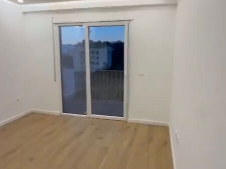 Jepet me qira apartament 1+1 bosh në Astir!
