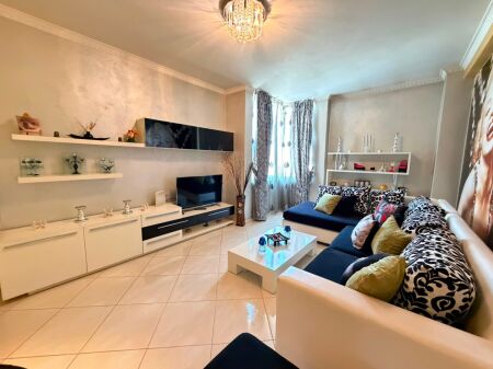 Jepet apartament 1+1 me qira tek Ish Tregu Elektrik , tek Muzeu i Shkencave , Tregu i Ri Elektrik , Rruga Ali Demi