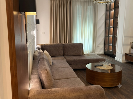 Rent, Apartment 3+1+2 Parking Spaces, Zogu i Zi, Tirana.