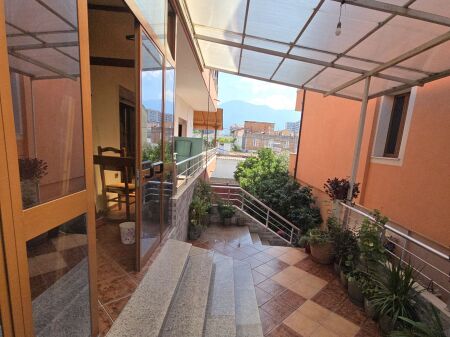Affitto | Apartament 2 + 1 | Rruga 5 Maji | 450 €/mese