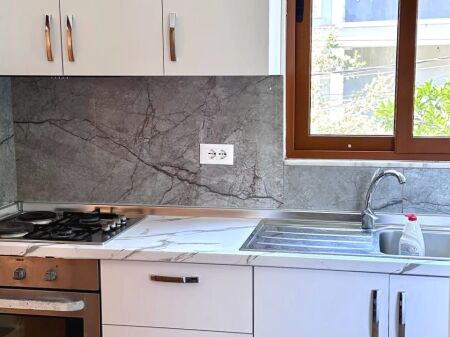 Qera | Shtëpi private 1 + 1 | Zogu I Zi | 450 €/muaj