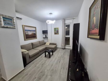 📣 AFFITTO Appartamento 1+1 Con Parcheggio 📍 Via “Ferit Xhajko”, Vicino al Distributore Kastrati ✨