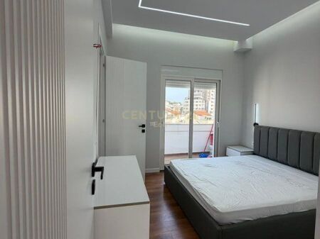 Jepet me qera apartamenti 2+1+2 ne Qender te Durresit !