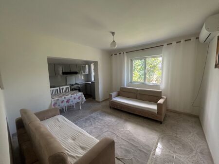 Tek Mihal Grahmeno japim apartament me qira 2+1