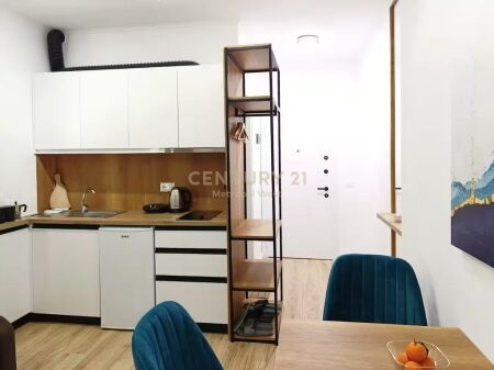 Xhamia e Tabakëve, Apartament me qira