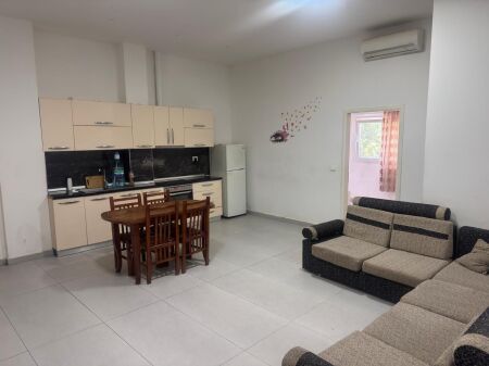 Qera | Shtëpi private 3 + 1 | Fresku | 550 €/muaj