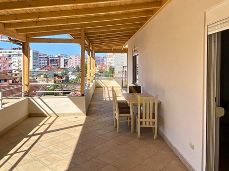 Apartament me Verandë të Madhe për Shitje – Astir, Tiranë