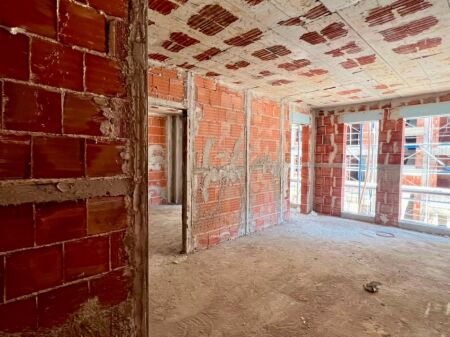 🏠 **IN VENDITA: Appartamento 1+1**  📍 Paskuqan (Ringside Residence) 🌞 Esposizione Sud (Pieno Sole) 💰 €79.900 📐 66 m²  ✨ **Situato in una delle zone a più rapido sviluppo di Tirana – Ideale come abitazione o investimento**