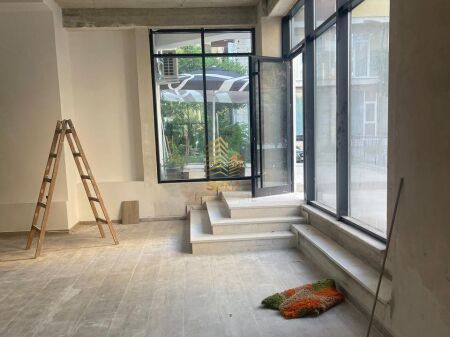 Affitto, Locale Commerciale, di fronte alla Nuova Maternità, 150.000 Leke