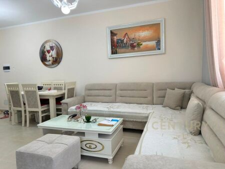 APARTAMENT 1+1 PER SHITJE NE GOLEM, PERBALL HOTEL FLOWER – PALLAT I RI 2025!!!
