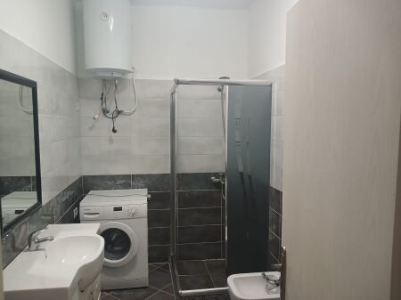 Fresk prane Institutit te Fizikes Berthamore jepet me qera apartament 2+1,i mobiluar 50,000 leke